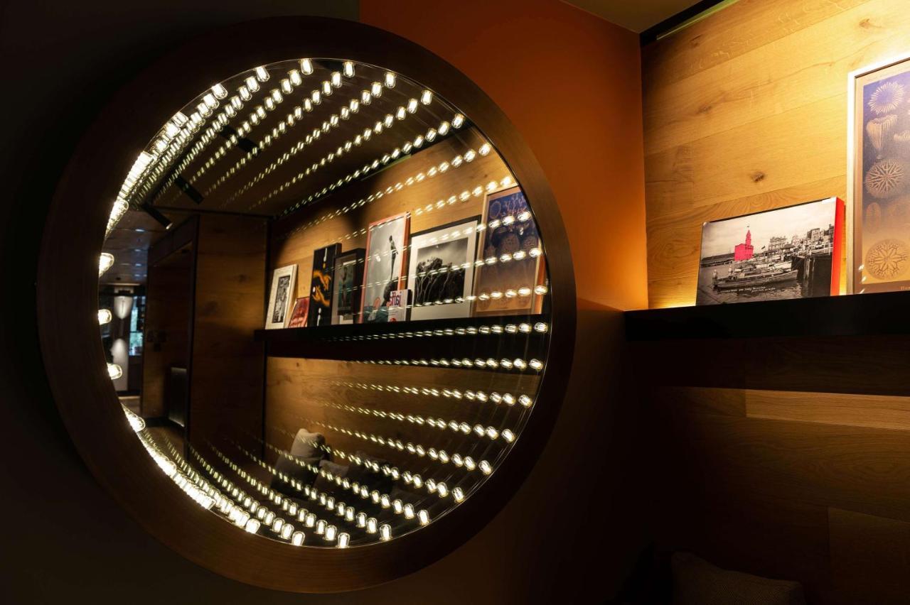 Qt Auckland Hotel Eksteriør billede Infinity mirror