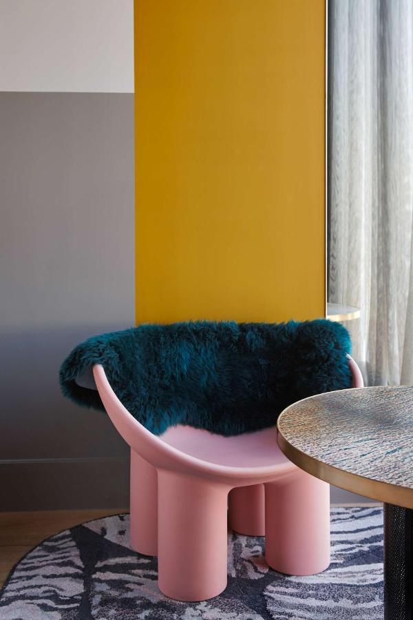 Qt Auckland Hotel Eksteriør billede A blue mink fur pelt