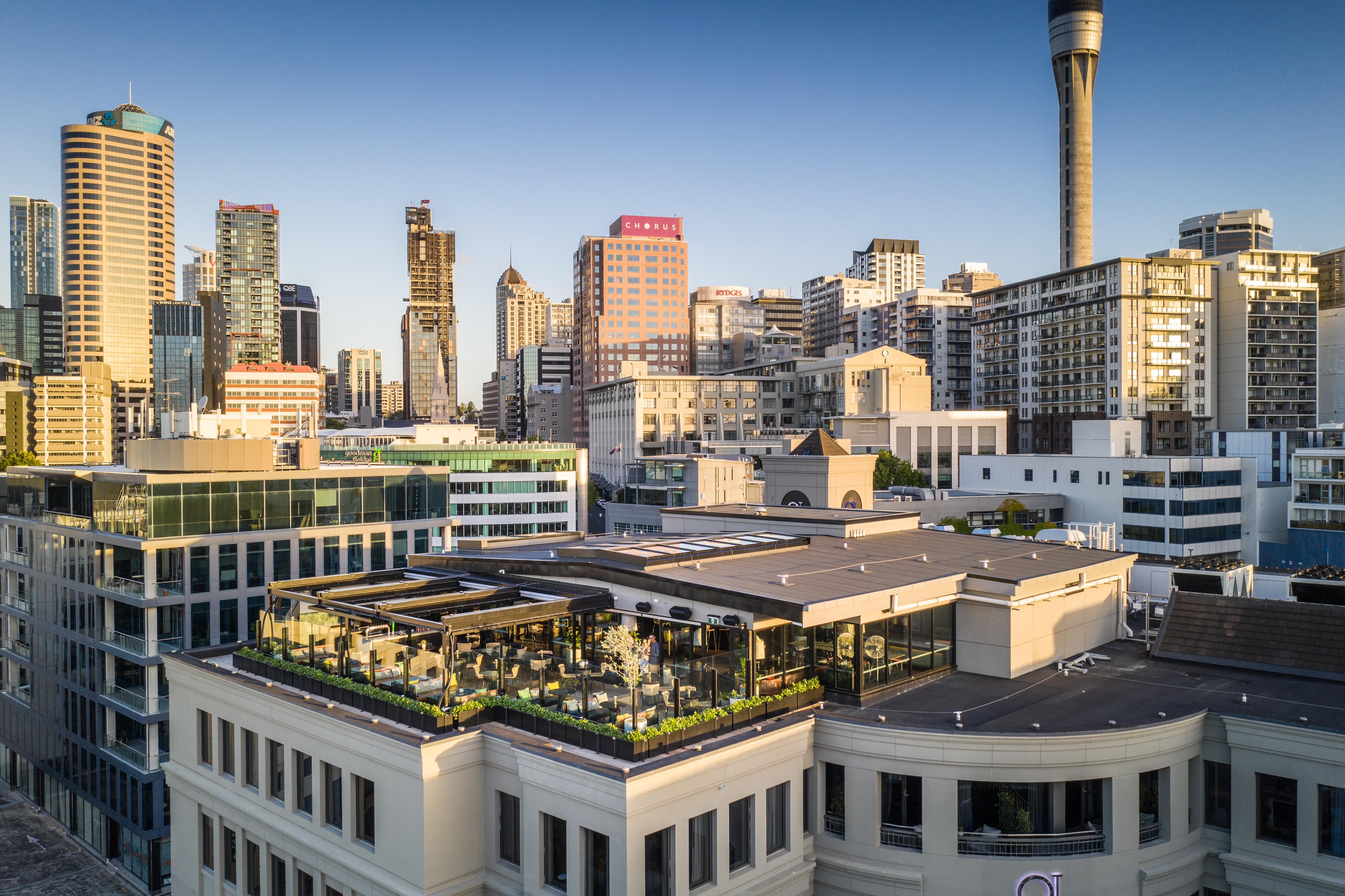 Qt Auckland Hotel Eksteriør billede The rooftop bar at the Standard