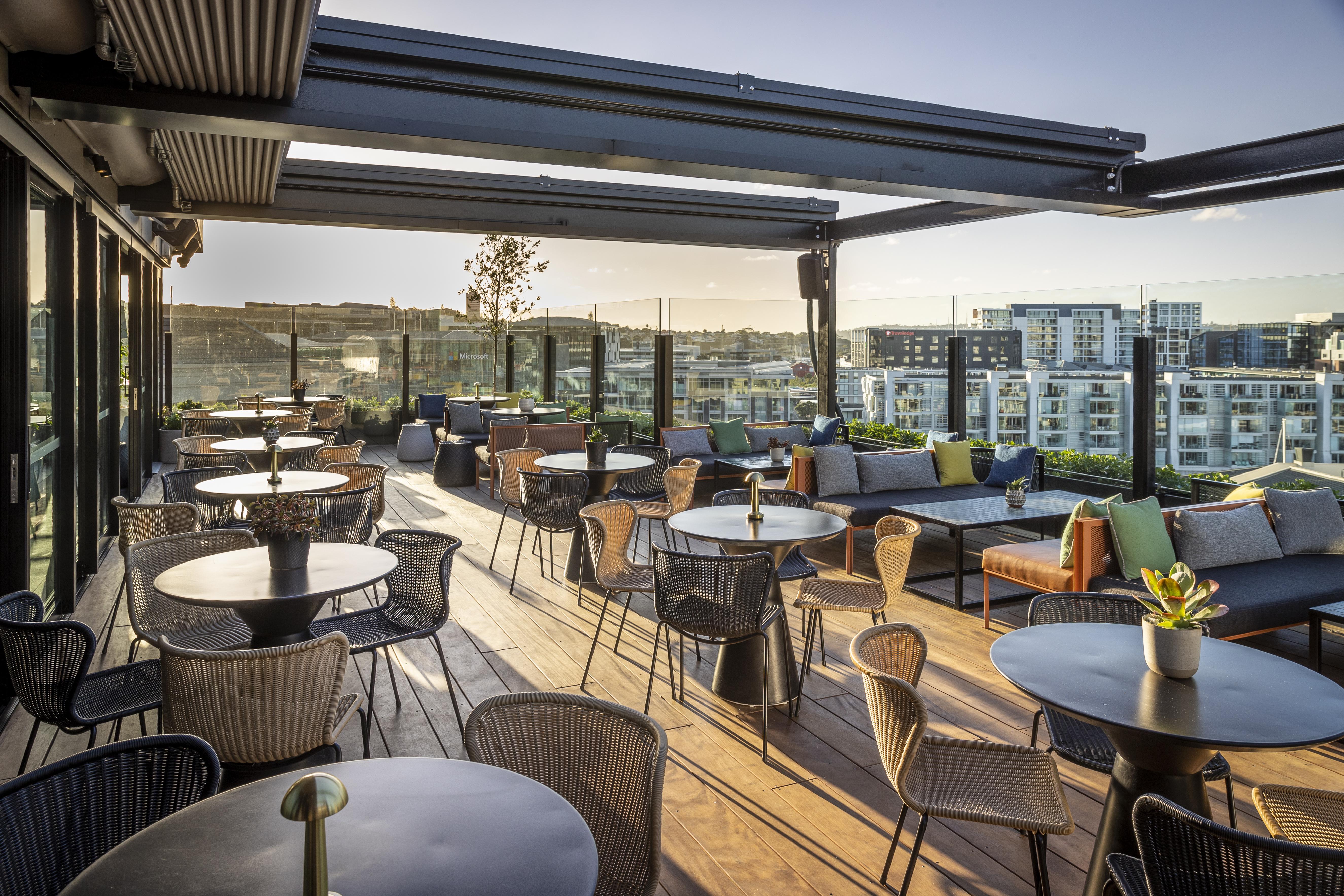 Qt Auckland Hotel Eksteriør billede The rooftop bar at the hotel